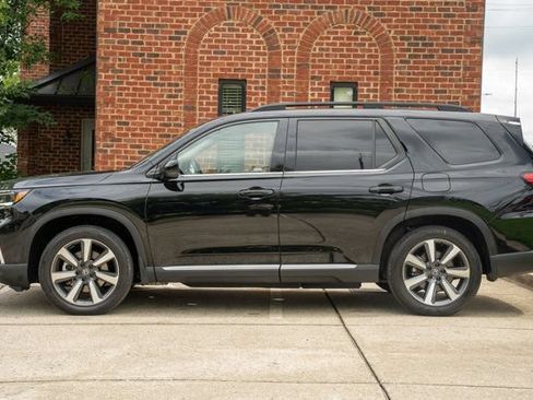 Used 2024 Honda Pilot Touring image 8