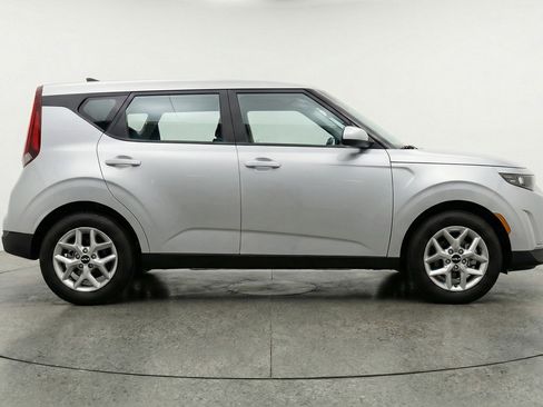 Used 2025 Kia Soul LX w/ LX Technology Package image 11