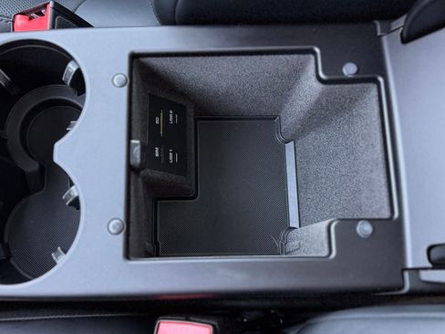 Used 2023 Porsche Macan Turbo image 25