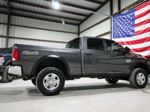 Used 2018 RAM 2500 Tradesman w/ Chrome Appearance Group image 12