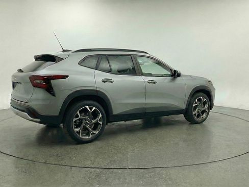 Used 2025 Chevrolet Trax LT image 9