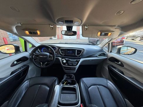 Used 2021 Chrysler Voyager Lxi image 16