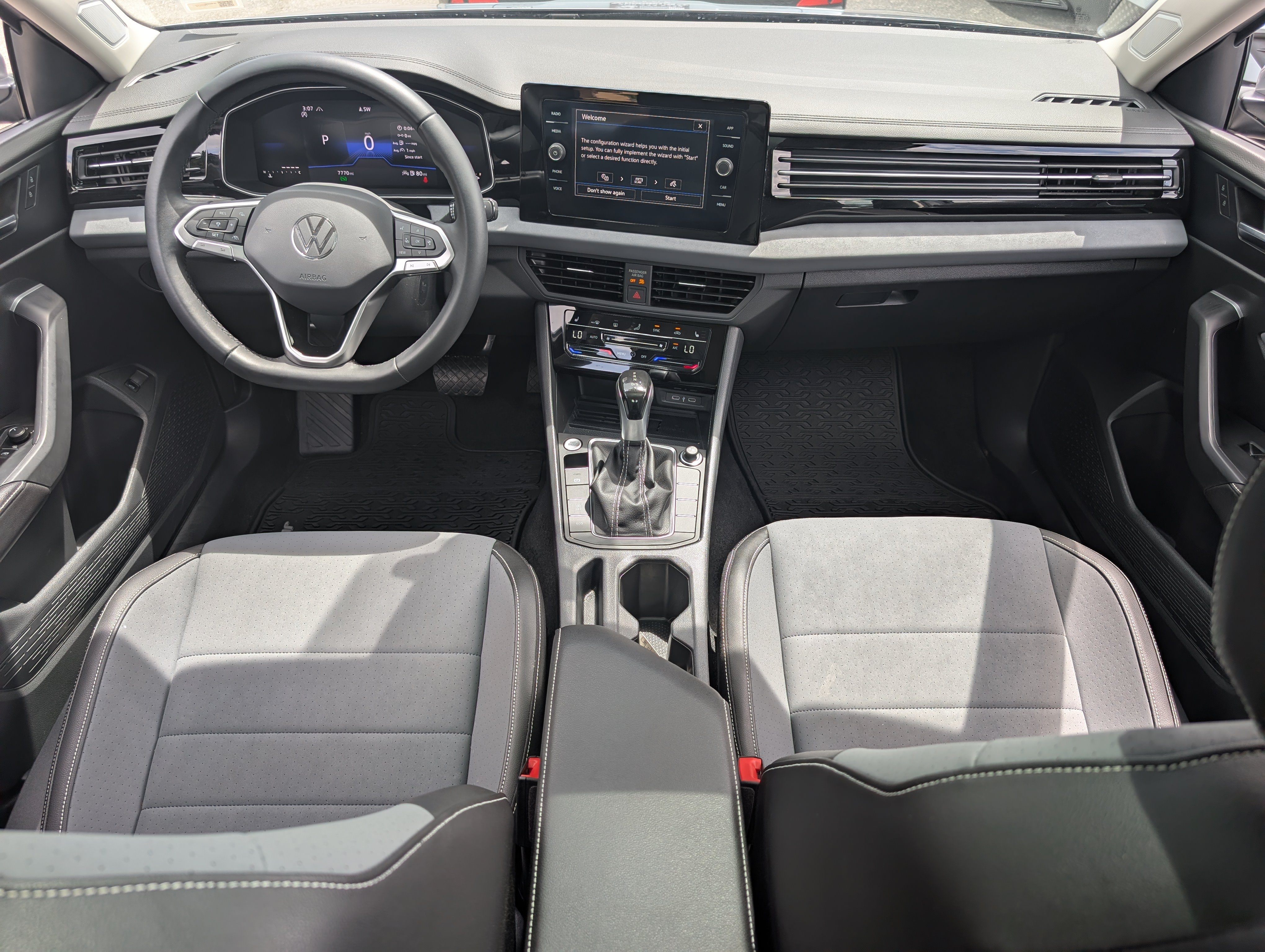 Used 2025 Volkswagen Jetta SE w/ Sunroof Package FWD image 58