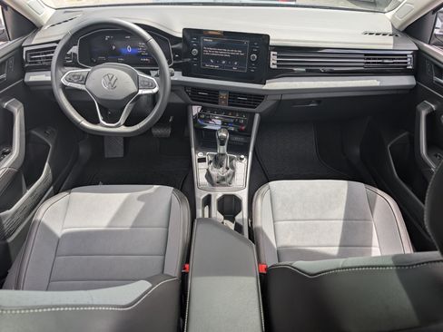 Used 2025 Volkswagen Jetta SE w/ Sunroof Package FWD image 58