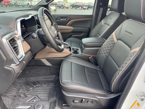 Used 2026 GMC Canyon Denali AWD/4WD image 5