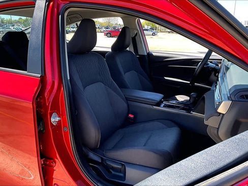 Used 2025 Toyota Camry LE image 9