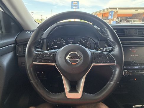 Used 2018 Nissan Rogue SV FWD image 11