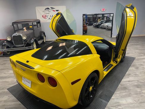 Used 2007 Chevrolet Corvette Coupe w/ Preferred Equipment Group RWD image 18