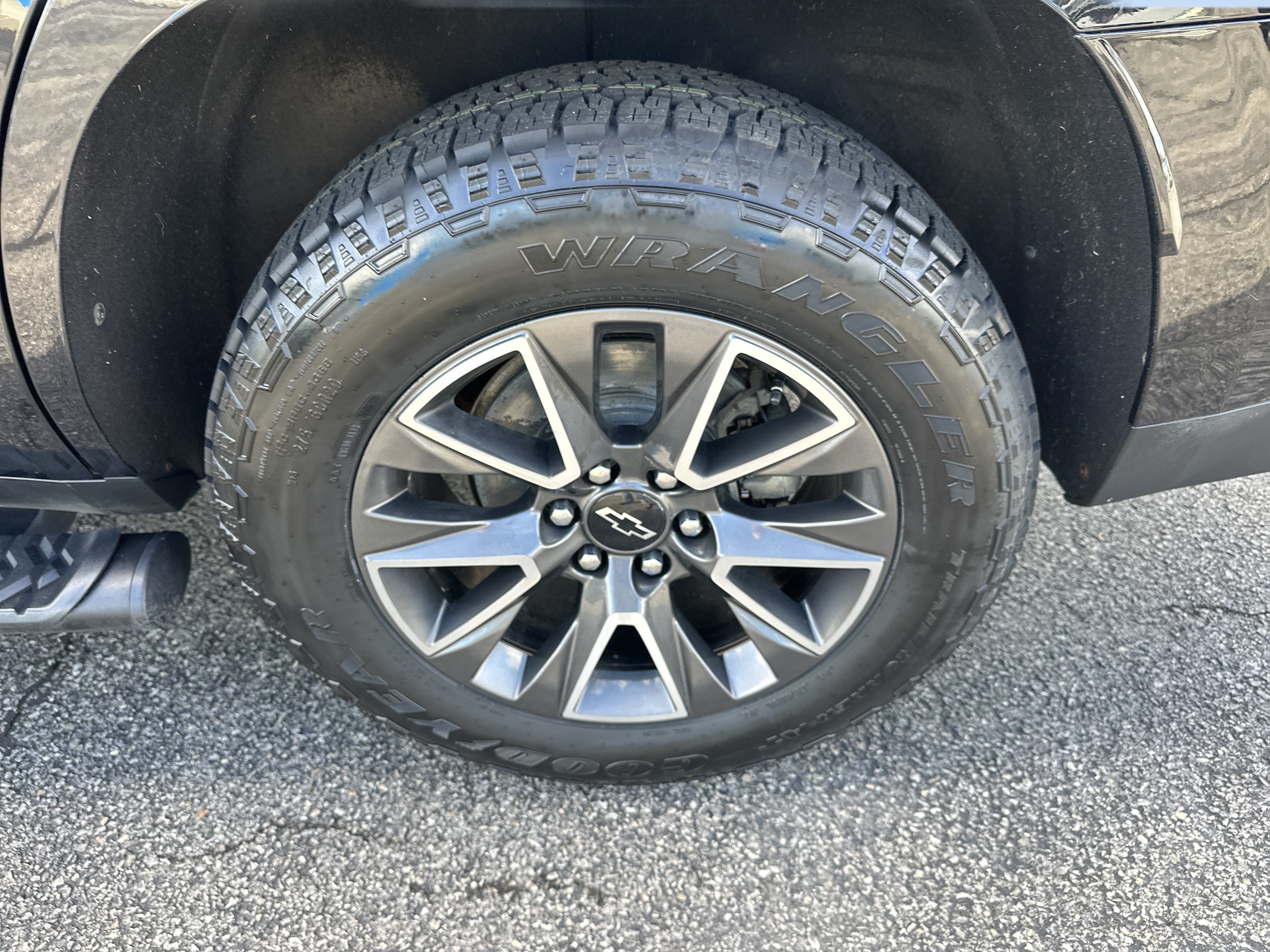 Certified 2024 Chevrolet Tahoe Z71 w/ Luxury Package AWD/4WD image 7