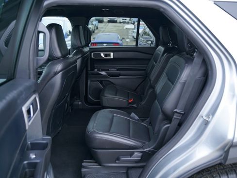 Used 2020 Ford Explorer XLT w/ Equipment Group 202A image 26