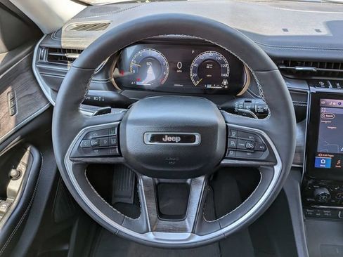 Certified 2023 Jeep Grand Cherokee Limited w/ Luxury Tech Group II AWD/4WD image 18