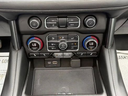 Used 2021 Chevrolet Suburban Z71 image 23