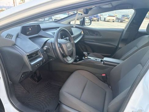 Certified 2025 Toyota Prius LE FWD image 25