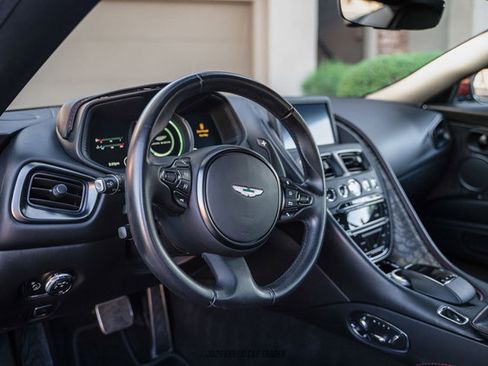 Used 2018 Aston Martin DB11 Coupe image 21