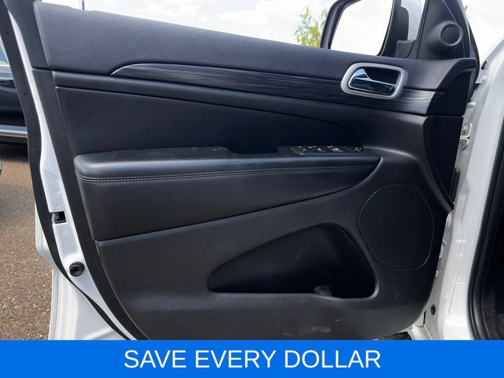 Used 2019 Jeep Grand Cherokee Altitude AWD/4WD image 6