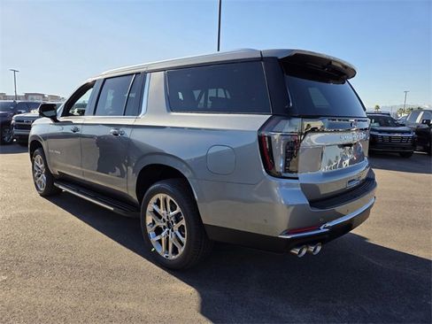 New 2026 Chevrolet Suburban Premier image 3