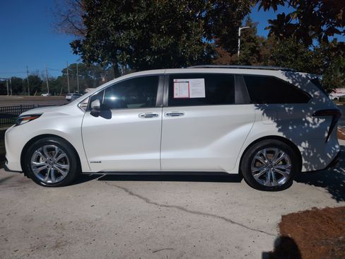Certified 2021 Toyota Sienna Platinum image 7