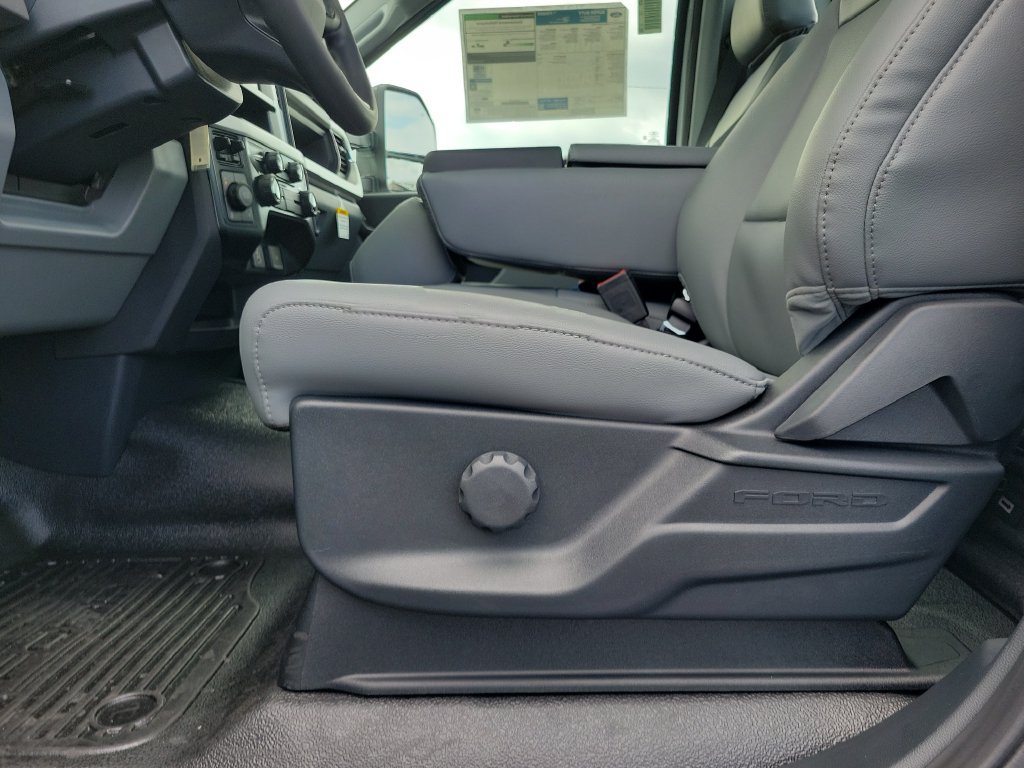 New 2026 Ford F350 XL w/ FX4 Off-Road Package AWD/4WD image 12