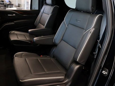 Used 2024 Cadillac Escalade ESV Premium Luxury AWD/4WD image 11