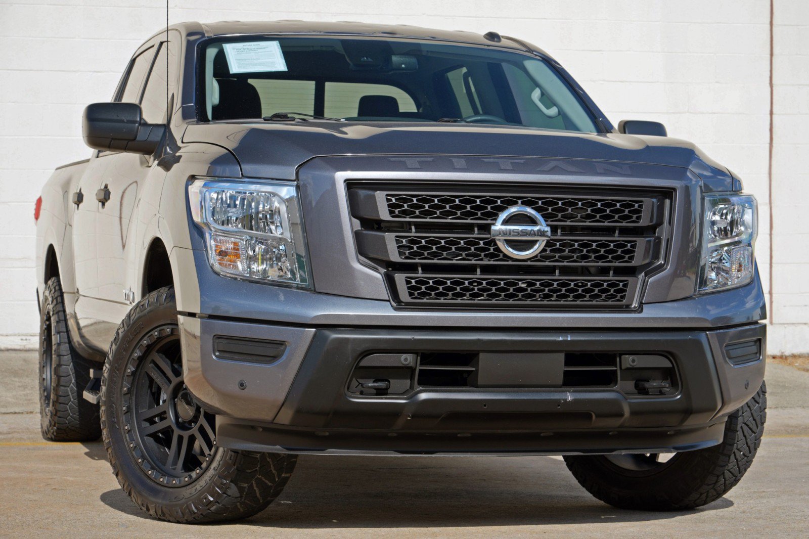 Used 2021 Nissan Titan SV w/ SV Convenience Package AWD/4WD image 2