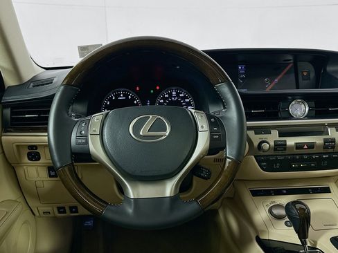Used 2014 Lexus ES 350 w/ Luxury Package FWD image 18