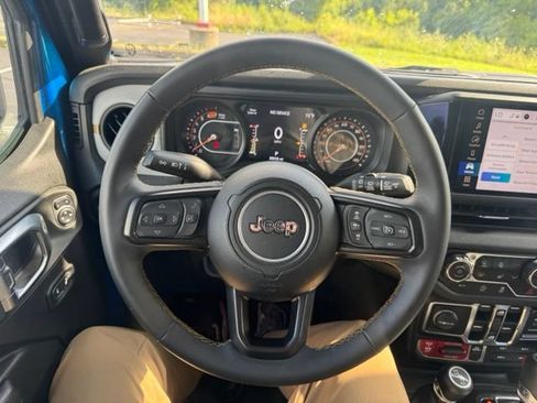 Used 2024 Jeep Wrangler Unlimited Sport AWD/4WD image 17