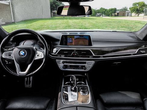 Used 2017 BMW 750i RWD image 16