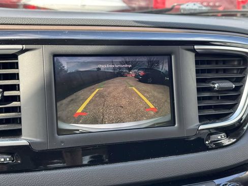 Used 2022 Chrysler Voyager LX FWD image 14
