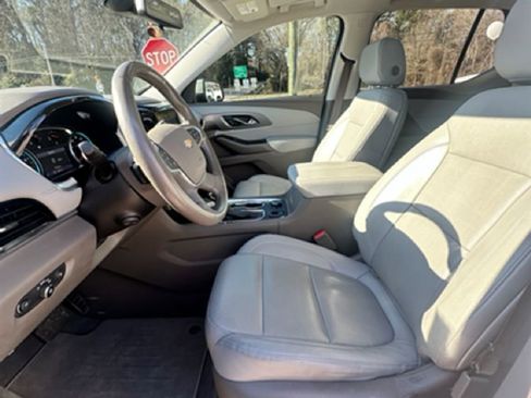Used 2021 Chevrolet Traverse Premier image 17