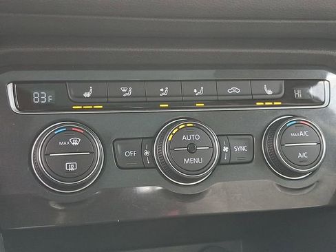 Used 2019 Volkswagen Tiguan SE w/ Panoramic Sunroof Package image 16