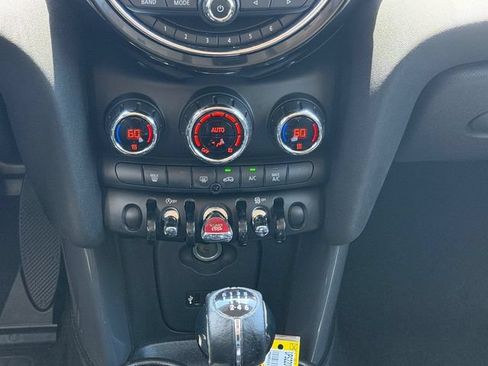 Used 2018 MINI Cooper 4-Door Hardtop FWD image 18