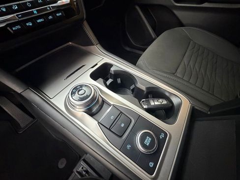 Used 2020 Ford Explorer XLT w/ Comfort Package AWD/4WD image 19