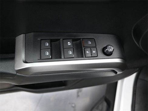 Used 2022 Toyota Tacoma SR5 w/ Technology Package image 12