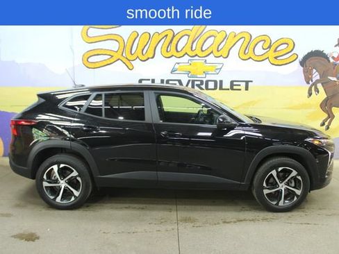 Used 2024 Chevrolet Trax RS FWD image 1