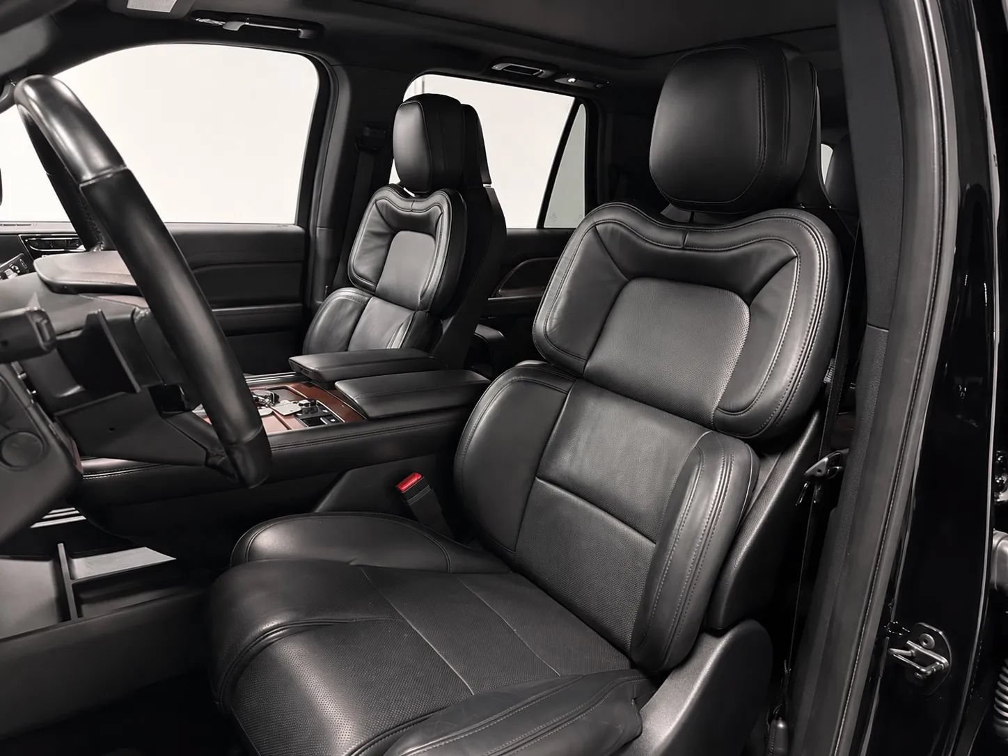 Used 2019 Lincoln Navigator L Reserve w/ Cargo Package AWD/4WD image 12
