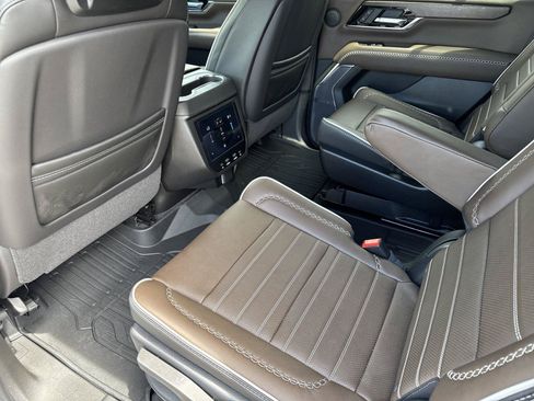 New 2026 GMC Yukon Denali Ultimate w/ LPO, Illumination Package AWD/4WD image 15