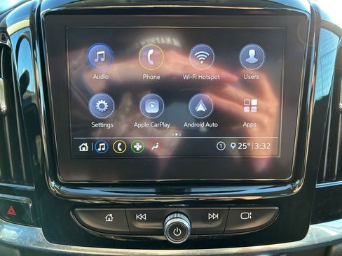 Used 2020 Chevrolet Traverse LT image 30