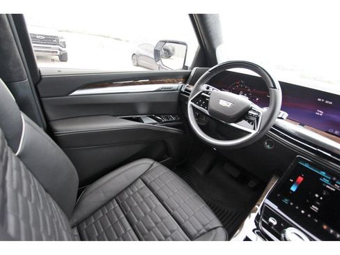 New 2026 Cadillac Escalade Platinum Sport w/ LPO, ONYX Package AWD/4WD image 8