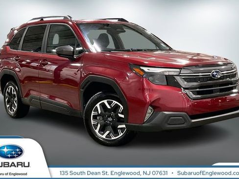 Used 2025 Subaru Forester Premium image 1