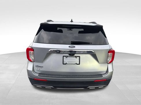 Used 2022 Ford Explorer XLT w/ Equipment Group 202A RWD image 4