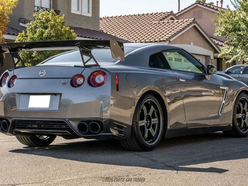 Used 2016 Nissan GT-R Black Edition AWD/4WD image 8
