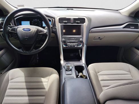 Used 2019 Ford Fusion SE FWD image 12