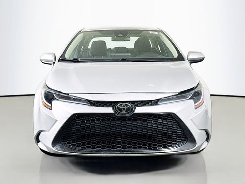 Used 2022 Toyota Corolla LE FWD image 2