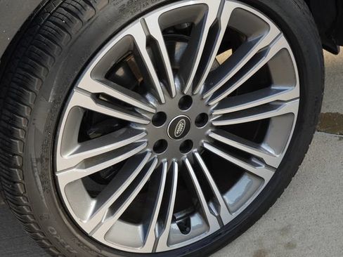 Used 2024 Land Rover Range Rover Sport SE AWD/4WD image 10