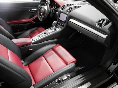 Used 2017 Porsche 718 Boxster RWD image 24