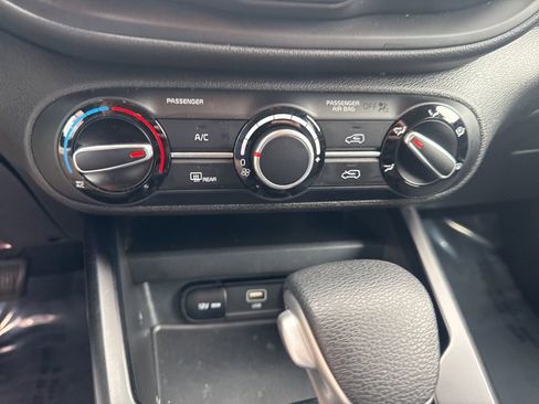 Used 2025 Kia Soul LX image 12