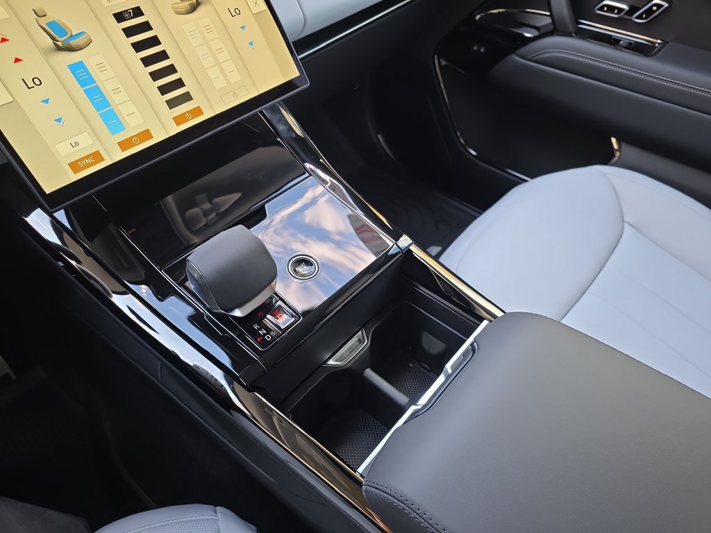 New 2027 Land Rover Range Rover Sport Battersea AWD/4WD image 18
