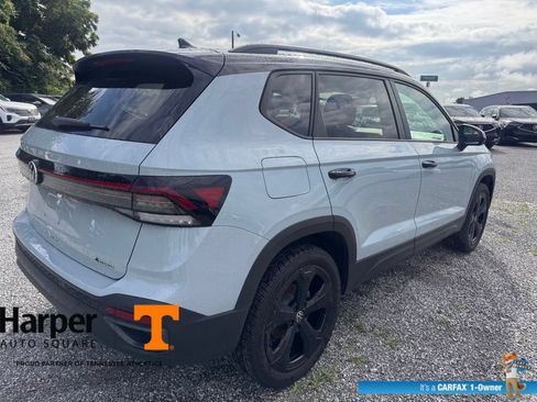 Used 2025 Volkswagen Taos SE AWD/4WD image 5