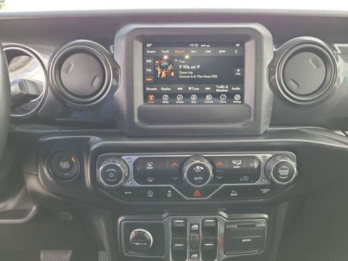 Used 2021 Jeep Gladiator Sport image 24