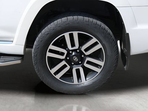 Used 2022 Toyota 4Runner Limited AWD/4WD image 9